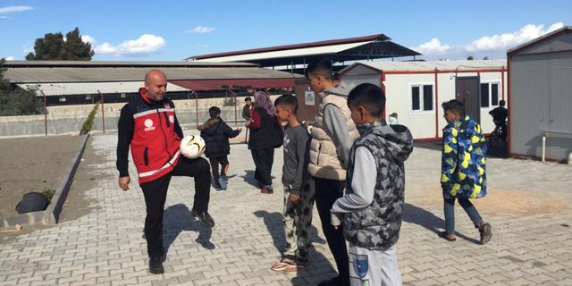 İl Müdürü Polat'tan depremzede çocuklara psikososyal destek