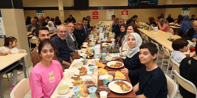 Başkan Savran, depremzede vatandaşlarla iftar sofrasında buluştu