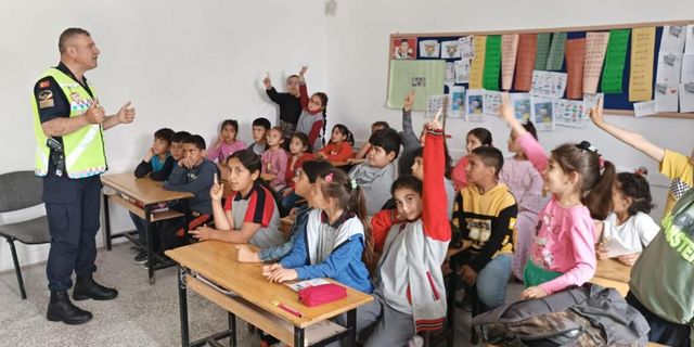 Jandarma miniklere trafik eğitimi verdi