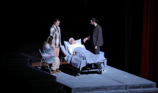 NEVÜ’de “Yalan Kozası” adlı tiyatro oyunu sahnelendi