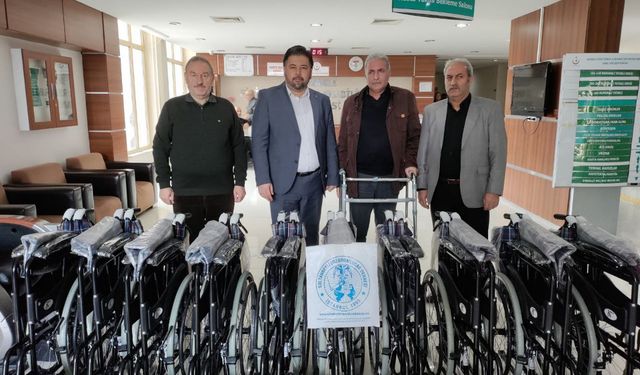 Erzurumlulardan Kozaklı’daki hastaneye tekerlekli sandalye bağışı