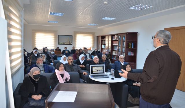 Umre yolcularına yönelik seminer düzenlendi