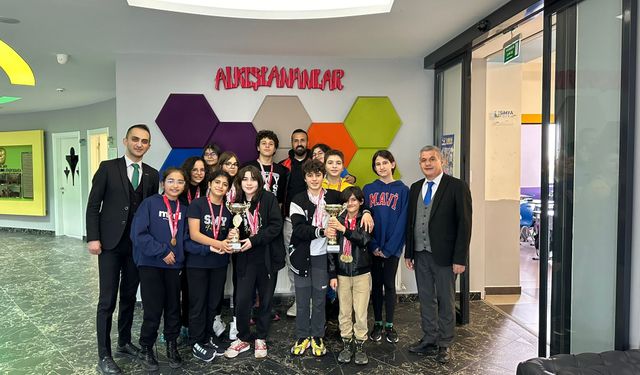 Simya Koleji yüzmede Nevşehir şampiyonu oldu