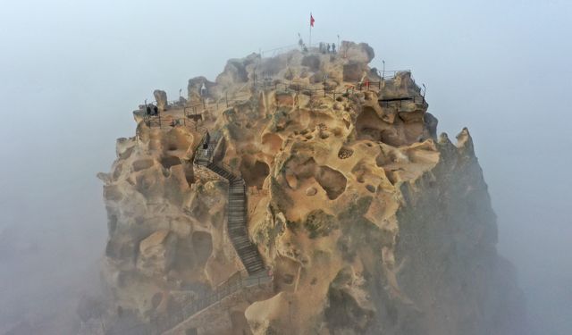 Turistler Kapadokya'da "sis denizi"ni izliyor (video)