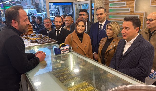DEVA Partisi Genel Başkanı Babacan, Nevşehir'de esnafı ziyaret etti