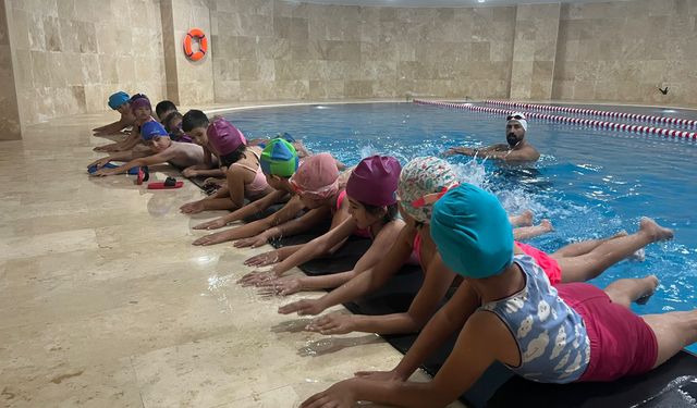 Volkan Çetinkaya yüzme okulu sezonunu açıyor