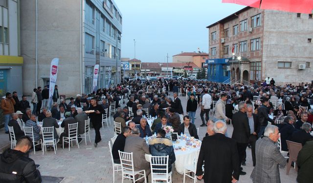 Belediye Başkan adayı Neslihanoğlu’nun iftar programına yoğun ilgi