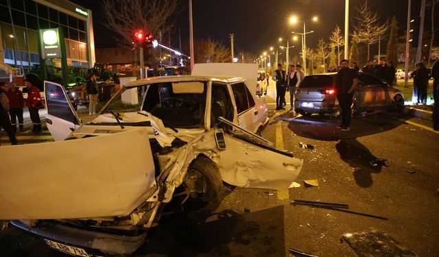 Nevşehir'de zincirleme trafik kazasında iki sürücü yaralandı