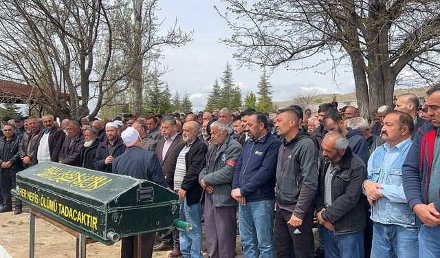 Niğde'de göçükte hayatını kaybeden Nevşehirli işçi toprağa verildi