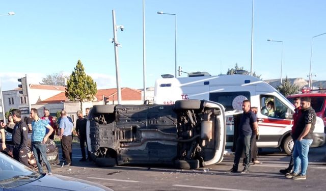 Avanos’ta 2 aracın karıştığı kazada bir araç yan yattı