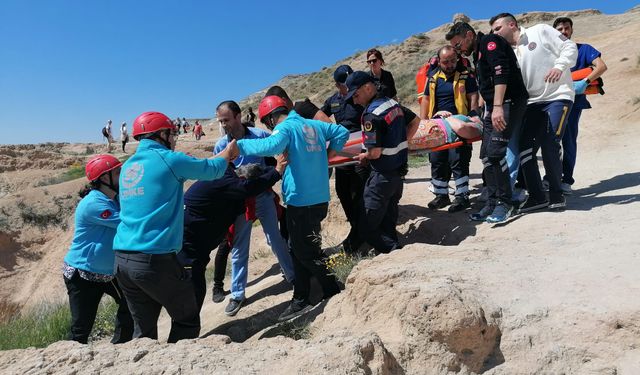 Kayalıklardan düşen Alman turist UMKE ekiplerince kurtarıldı