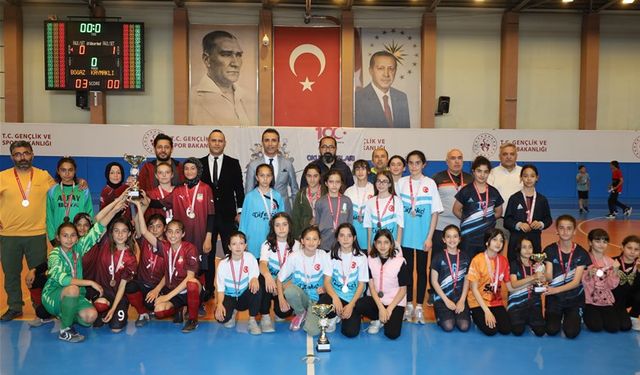 Okul Sporları Küçükler Futsal Müsabakaları sona erdi