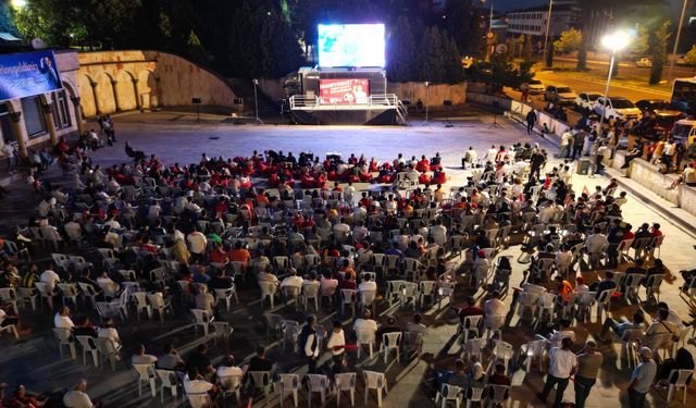 Nevşehirliler Türkiye - Portekiz maçını dev ekranda izledi