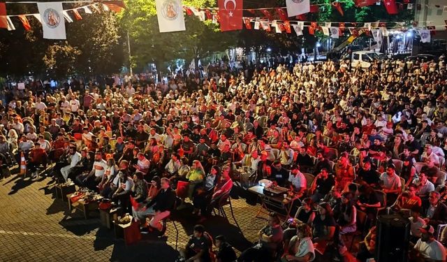 Avanoslular Türkiye-Hollanda maçını hep birlikte izledi