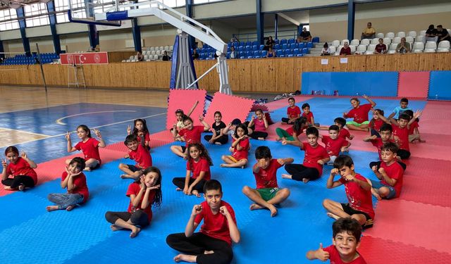 Avanos’taki çocuklar yaz spor okullarında eğleniyor