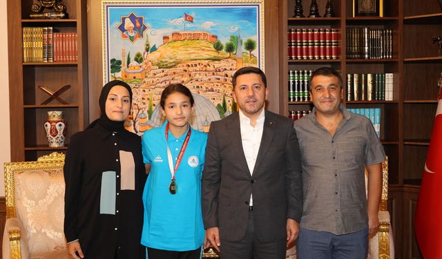 Türkiye Şampiyonu Buğlem Kılıç, Başkan Arı’yı ziyaret etti