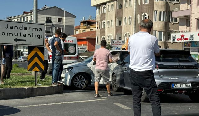 İl Jandarma Komutanlığı önünde kaza: 1 yaralı