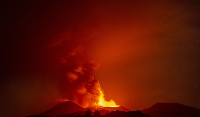 Etna Yanardağında 6. volkanik patlama