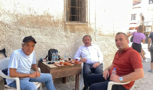 Edip Akbayram, Başkan Sarıtaş ile kahve eşliğinde sohbet etti