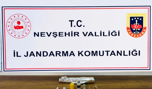 Yapılan aramada 3 kişinin üzerinde uyuşturucu çıktı