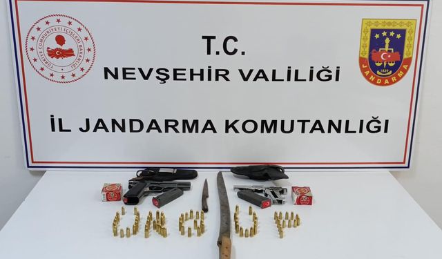 Ürgüp’te bir evde silah ve kesici aletler ele geçirildi