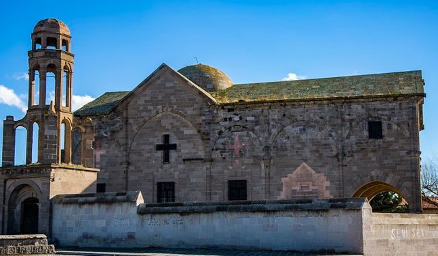 Üzümlü Kilise ihtişamlı duruşuyla ziyaretçilerini bekliyor