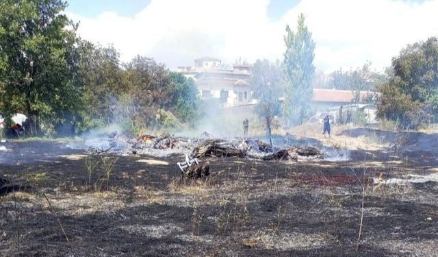 Sarıhıdır köyünde çıkan yangın bahçeyi küle çevirdi