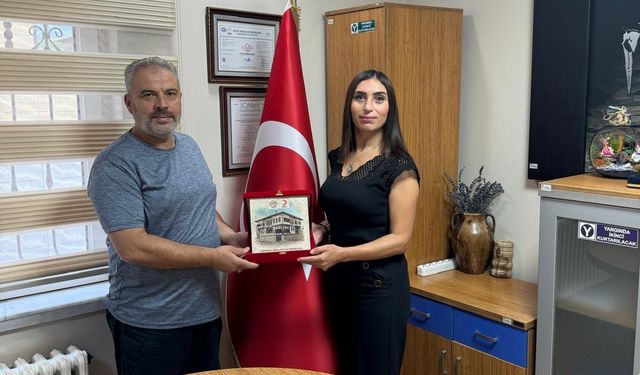 Nevşehir Kızılay’dan Tapu İl Müdürü Ekinci’ye plaket