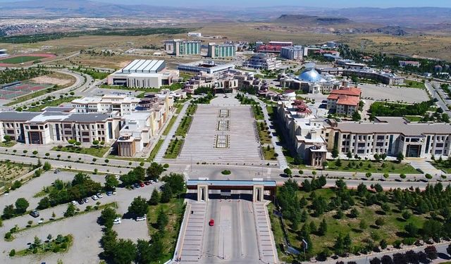 NEVÜ ve Dosmuhammedov Atyrau üniversitesi protokol imzaladı