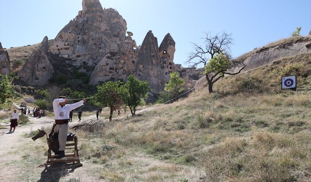 Kapadokya'nın eşsiz doğasında geleneksel okçuluk heyecanı