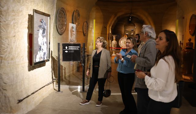 Dünyaca ünlü ressamlar Kapadokya’da resim sergisi açtı (video)