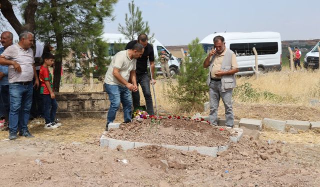 Narin gözyaşları içinde defnedildi