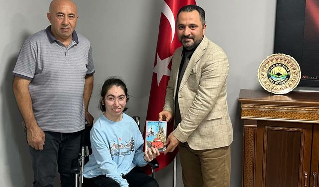 Epilepsi hastası Gökçen’den İl Müdürü Selçuk’a hediye