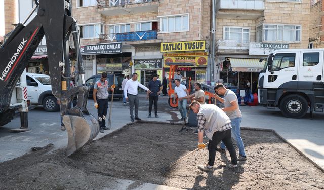 Nevşehir Belediyesi bozulan yol ve yaya kaldırımlarını onarıyor