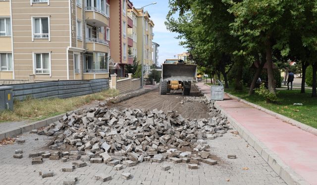 Belediye yol ve yaya kaldırımlarını yeniliyor