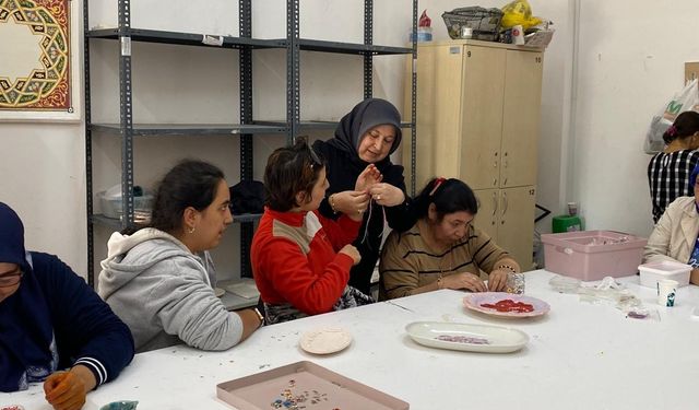 Özel gereksinimli bireyler el işi takı yapımını deneyimledi