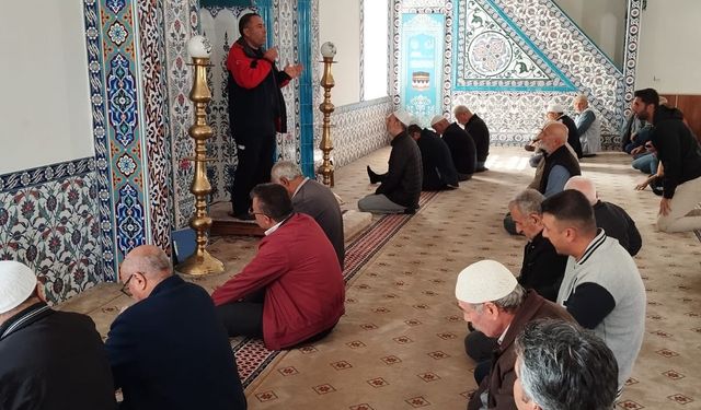 AFAD personelleri cami cemaati ile buluştu