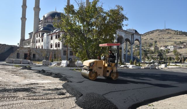 Külliye Cami etrafı sıcak asfalt yapıldı