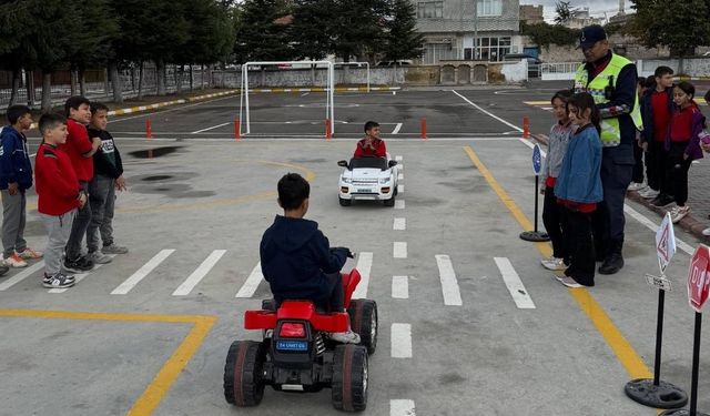 Çocuklar trafik konusunda bilinçleniyor