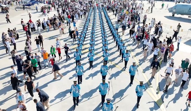 Cumhurbaşkanlığı Muhafız Alayı Tüfekli Gösteri Bölüğü, TEKNOFEST'te gösteri yaptı