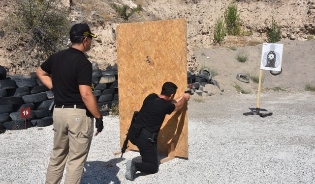 Nevşehir’de polis memurlarına güvenli müdahale eğitimi