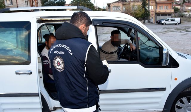 3 göçmen sınır dışı edildi