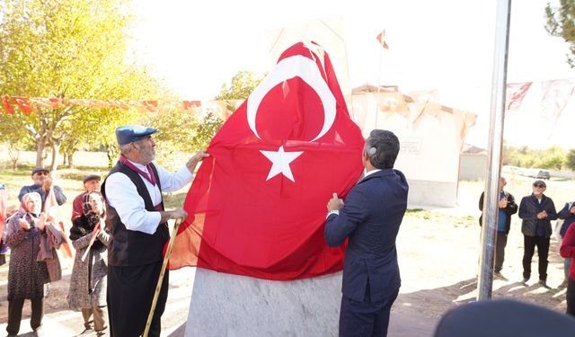 Köylülerin kendi imkânlarıyla yaptırdığı Atatürk büstü açıldı