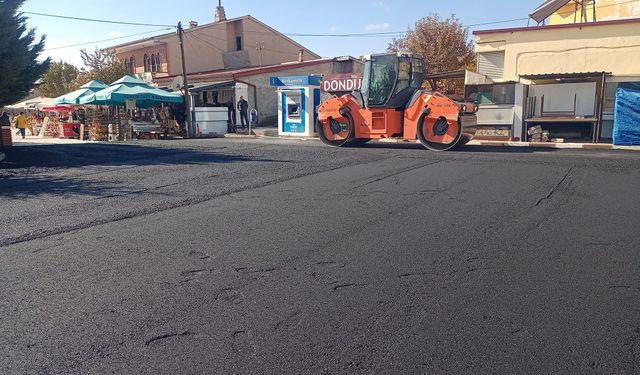 Derinkuyu’nun bir sokağı daha sıcak asfalta kavuşuyor