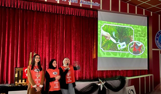 Altınyıldızlı öğrenci Asmin Uz'dan gururlandıran başarı