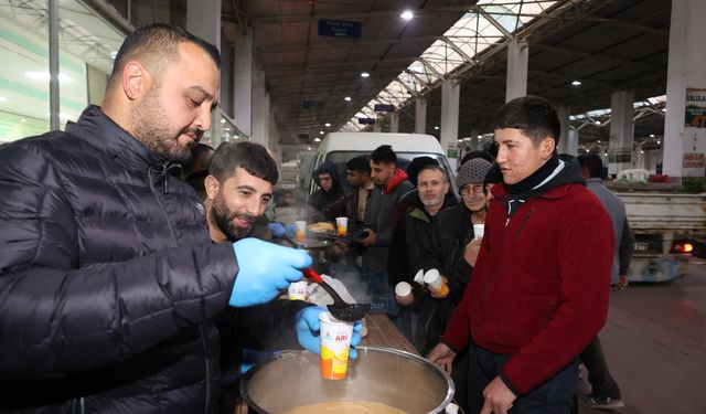 Pazar esnafına sıcak sabah çorbası