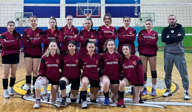 NEVÜ Kadın Voleybol Takımı bronz madalya kazandı