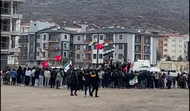 Nevşehir'de yaşayan Suriyeliler Esed rejiminin devrilmesini kutluyor