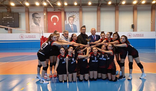 Küçük Kızlar Voleybol İl Birinciliği sona erdi