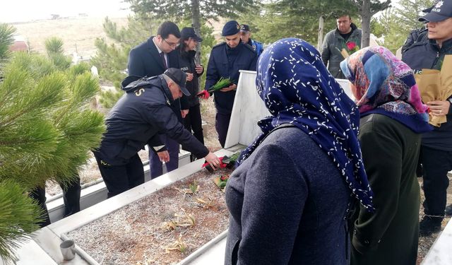 Şehit polis memuru Kara mezarı başında anıldı